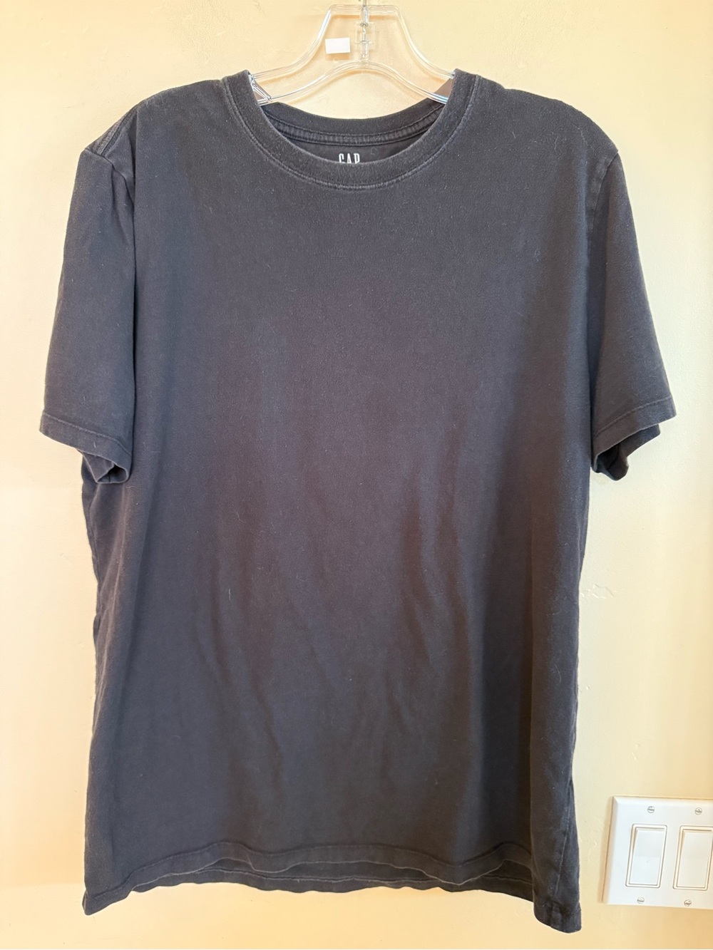 GAP Men's Short-Sleeve Crew T-Shirt — Black